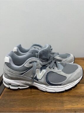 New Balance Women’s Light Grey Mesh & Suede Sneakers
